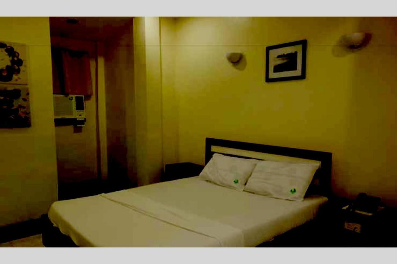 Oyo 672 Capitol Tourist Inn Cebu Eksteriør billede